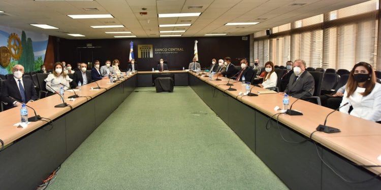 Valdez Albizu informa desembolso por RD$50.000 millones en préstamos en medio de crisis del Covid-19