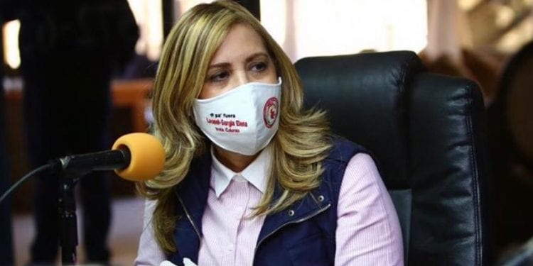 Sergia Elena denuncia remesadoras no entregan remesas en dolares