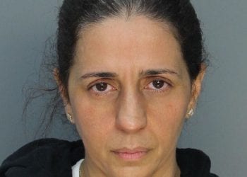 Acusada oficialmente de asesinato y premeditación madre dominicana en Miami