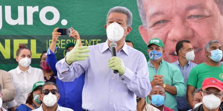 Leonel reitera esta a favor de entrega de una parte fondos de pensiones