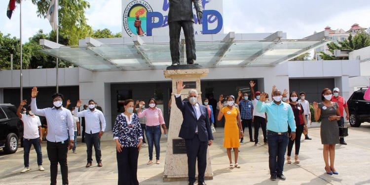 Miguel Vargas juramenta nuevos miembros del PRD