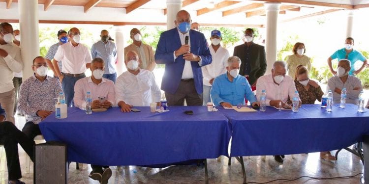 Abinader se mantiene fuerte, firme y activo siguiendo la campaña