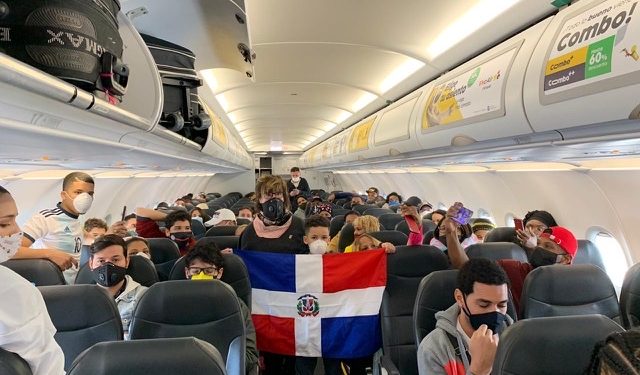 Regresa grupo de 134 dominicanos de Perú, Argentina y Colombia