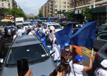 Perremeístas y aliados en Manhattan desafían la lluvia y realizan kilométrica caravana