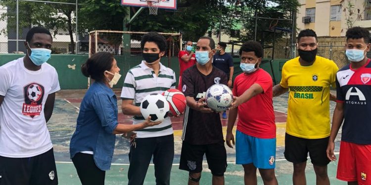 Aspirante a diputada en Santo Domingo Este realiza cara a cara