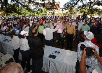 El PRD se moviliza; ingresan nuevas personas a sus filas