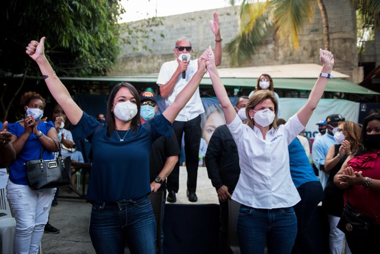 Faride Raful juramenta a 200 nuevos coordinadores de campaña