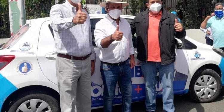 Orlando Martínez y Héctor Acosta buscan soluciones para Monseñor Nouel