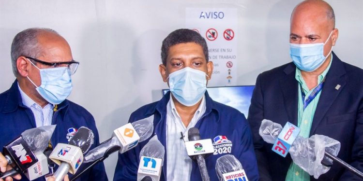 La JCE ya está imprimiendo el padrón del exterior para elecciones del 5 de julio