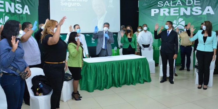 Leonel lamenta suspensión del debate de ANJE