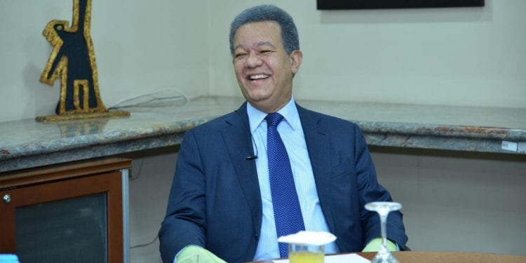 Leonel Fernández dice Gobierno usa fondos de pensiones en campaña