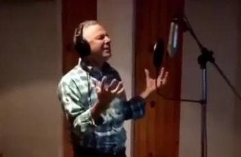 Alcalde Santo Domingo Este canta por la salud de Abinader