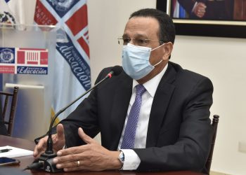 El ministro de Educación niega intención de eliminar Jornada Escolar Extendida