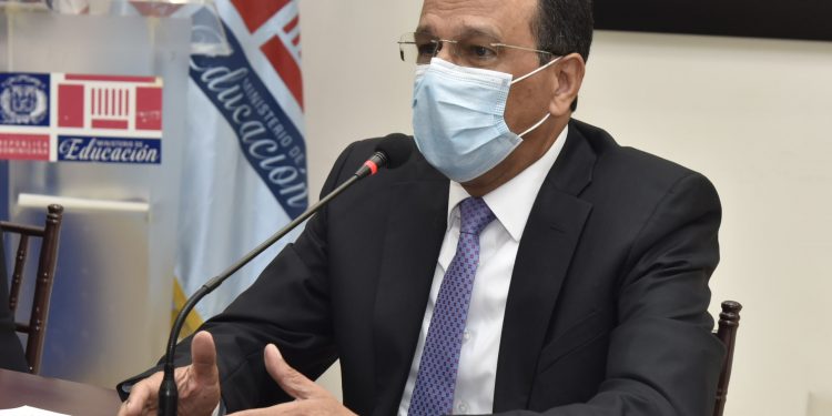 El ministro de Educación niega intención de eliminar Jornada Escolar Extendida