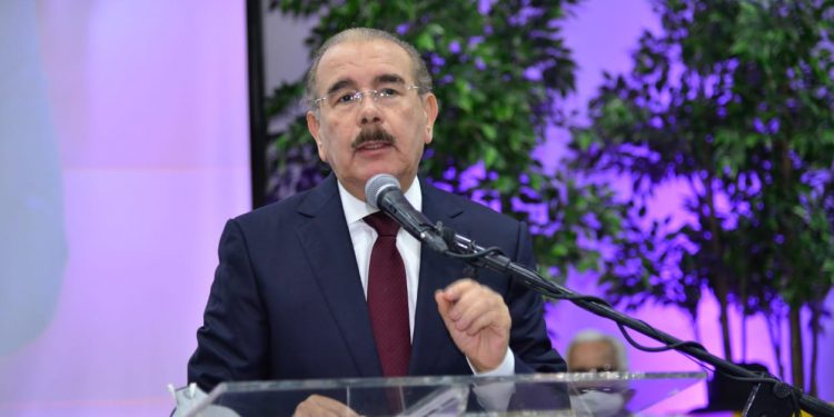 Danilo Medina asiste a reunión del comité central del PLD