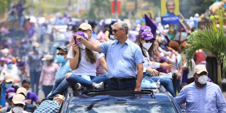 Gonzalo Castillo: “soy partidario de la familia, soy cristiano, soy pro vida, me identifico con la fe”
