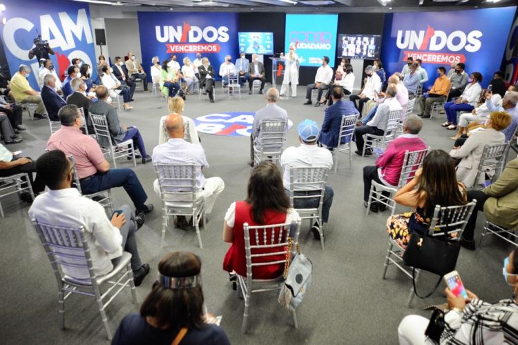Luis Abinader aboga por una ciudadanía crítica y participativa