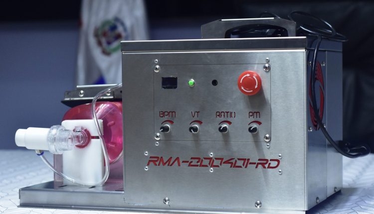 INTEC entrega primeros ventiladores mecánicos al Ministerio de Salud Pública