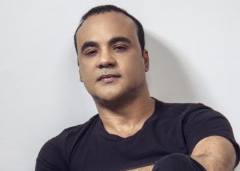 Zacarías Ferreira repite hazaña y obtiene Triple Platino con "El Intruso".