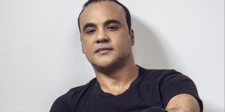 Zacarías Ferreira repite hazaña y obtiene Triple Platino con "El Intruso".