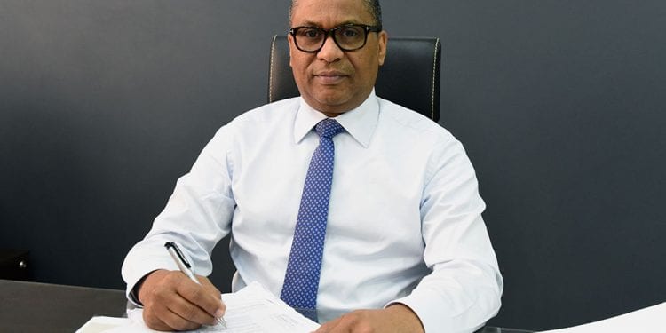 Ministro  de Obras Públicas denuncia usurpan su nombre