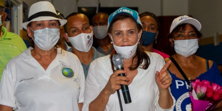 Diputada reelecta Adelys Olivares realiza caravana del triunfo en Puerto Rico