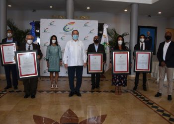 Escritores reciben Premios Anuales de Literatura