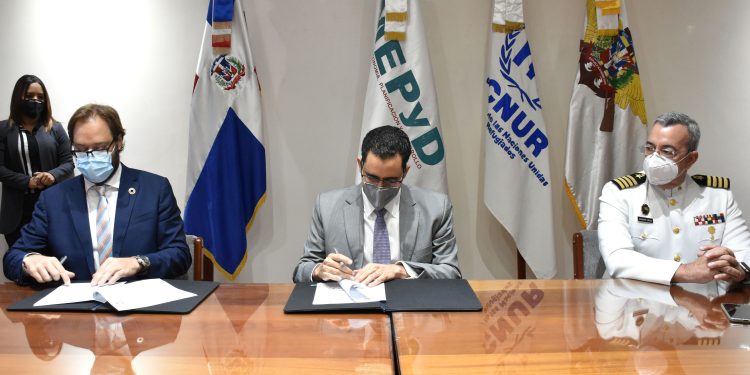 Gobierno Dominicano recibe 25 unidades de alojamiento temporal de la ACNUR