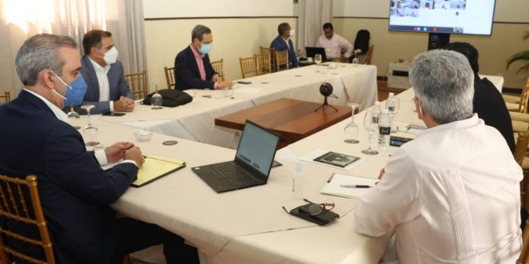 Abinader y su equipo técnico sostienen reunión con Banco Mundial