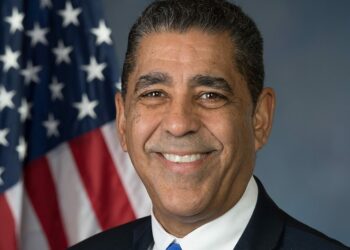 Congresista Espaillat motiva hispanos a completar Censo EE.UU 2020