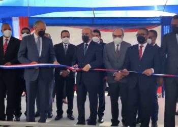 Presidente Medina inaugura varias obras en La Vega