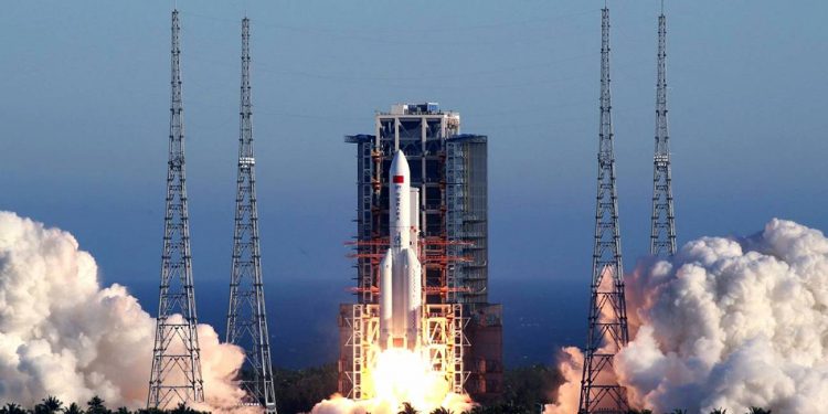 China lanza primera misión a Marte