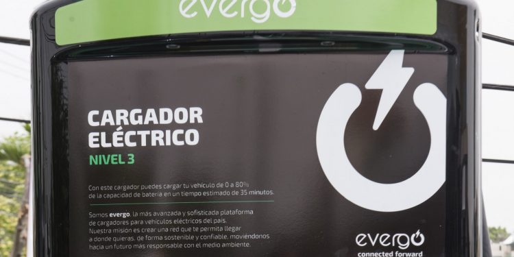 CCN se compromete con la energía limpia y facilita estaciones de carga de vehículos eléctricos para sus clientes