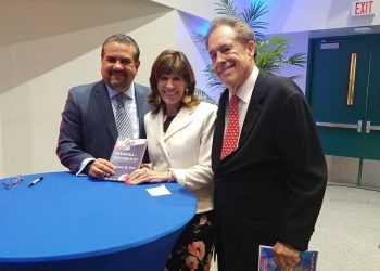 Retorna a RD embajadora Robin Bernstein luego varios meses de ausencia