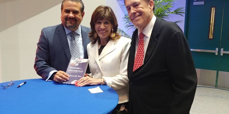 Retorna a RD embajadora Robin Bernstein luego varios meses de ausencia