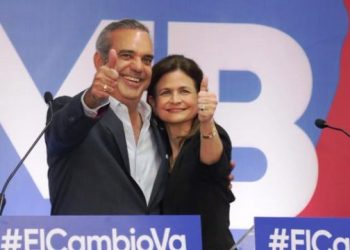 Luis Abinader y Raquel Peña votarán a las 8:00 AM y 8:30 AM del domingo