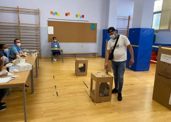 Dominicanos votan en masa en para elegir sus autoridades