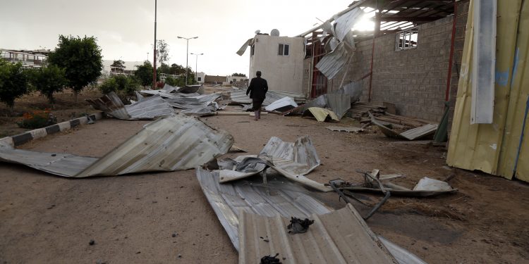 Coalición encabezada por Arabia Saudí destruye 2 botes cargados de bombas