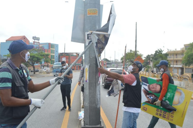 Alcaldía SDE inicia jornada de retiro de propaganda política en el municipio