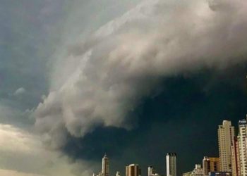 Al menos 10 muertos deja ciclón en sur de Brasil