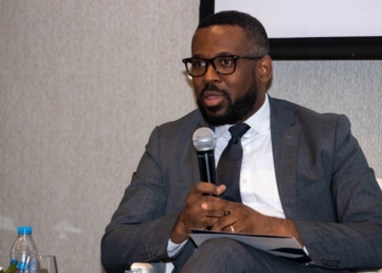 procuradores adjuntos.