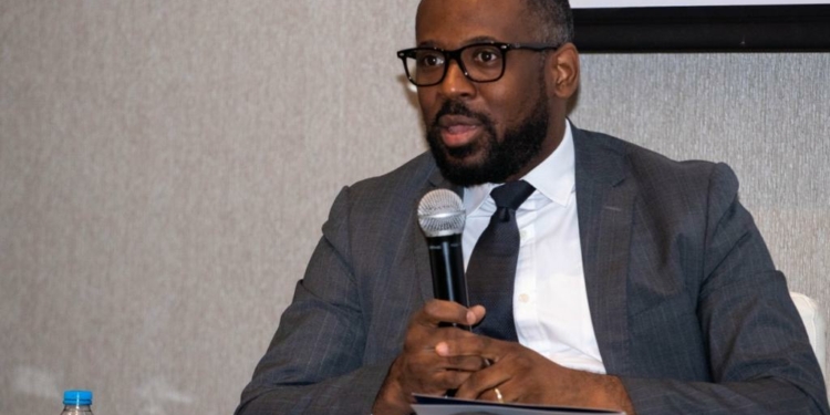 procuradores adjuntos.