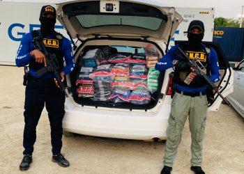 DNCD decomisa 208 paquetes presumiblemente cocaína en Muelle de Manzanillo