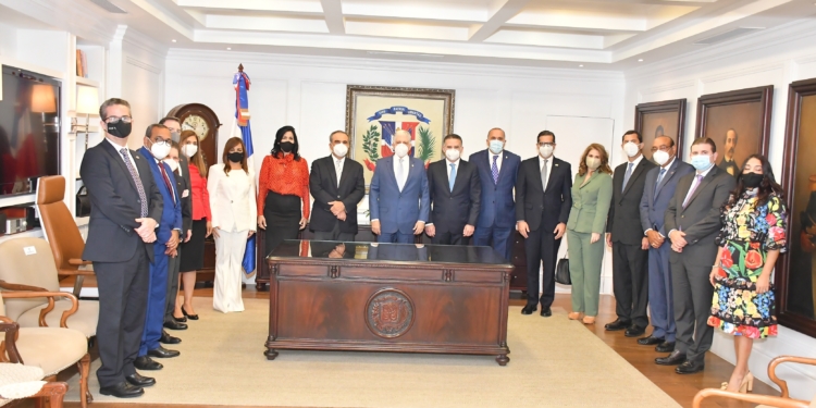 Presidente del Senado recibe visitas empresarios