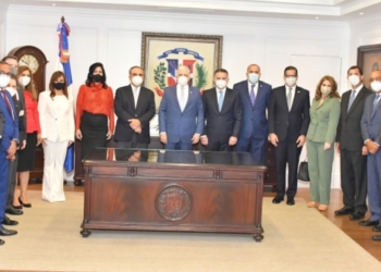 Presidente del Senado recibe visitas empresarios