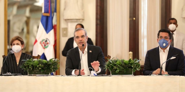 Abinader esboza plan para recuperar el turismo