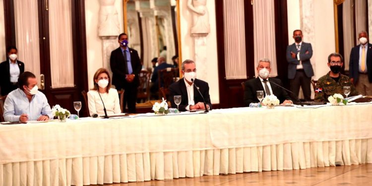 Abinader y Raquel Peña encabezan reunión Comité Nacional de Emergencia