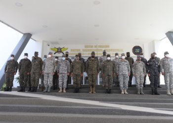 Más militares patrullarán calles para hacer respetar el toque de queda