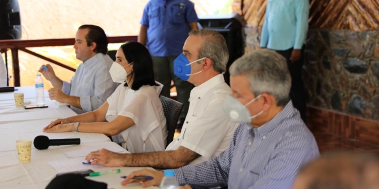 Luis Abinader promete eficiencia en sistema de salud