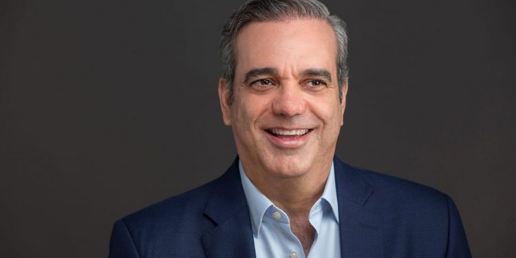 Luis Abinader incluirá 2 millones de dominicanos al Seguro Familiar de Salud